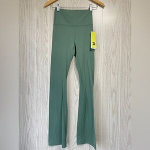 All In Motion Every Day Soft Ultra High-Rise Boot Cut Green Leggings Size XS NWT